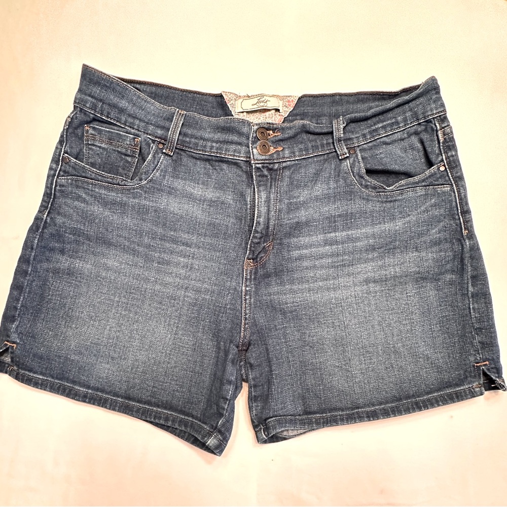 Vintage Levi’s Jean Shorts Size 14
